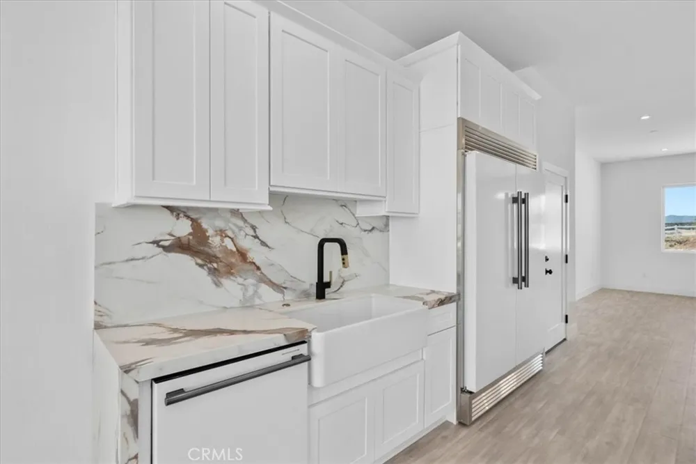 10830 Emerson Road Oak Hills, CA 92344