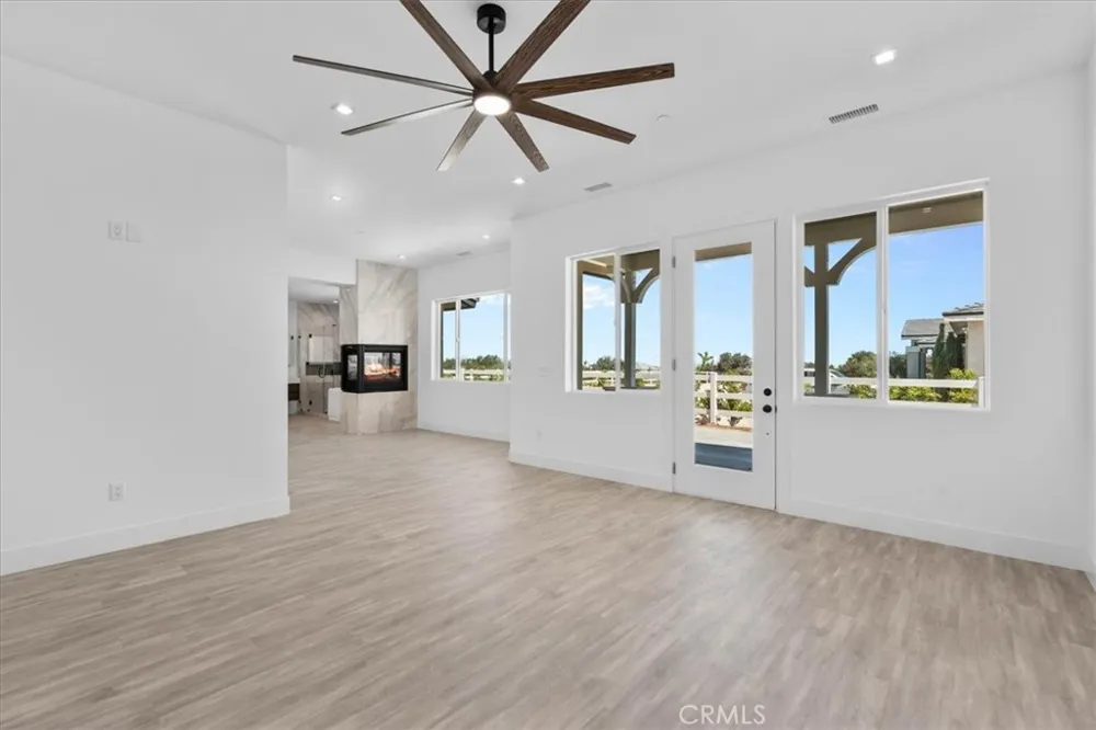 10830 Emerson Road Oak Hills, CA 92344
