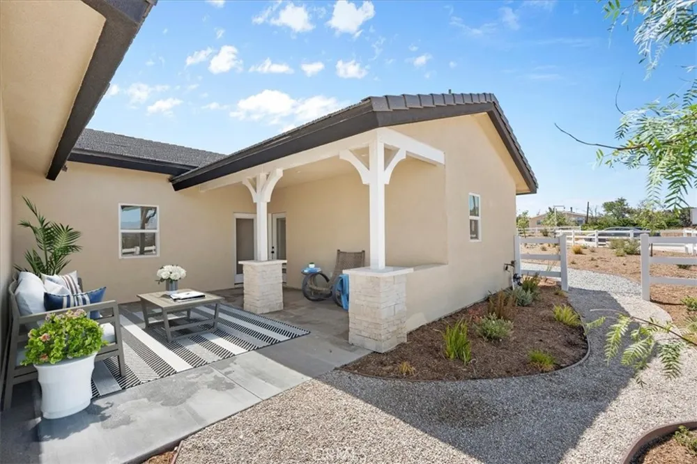 10830 Emerson Road Oak Hills, CA 92344