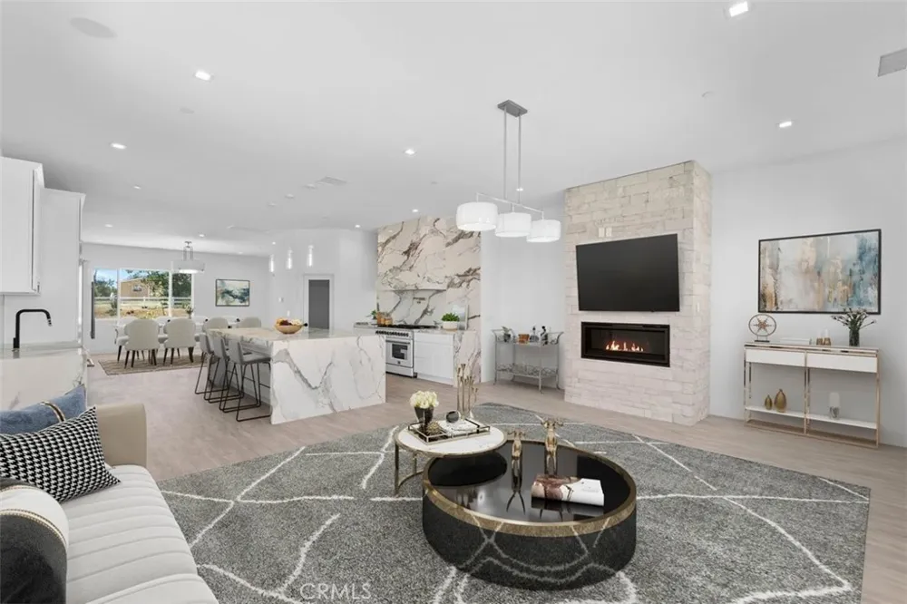 10830 Emerson Road Oak Hills, CA 92344