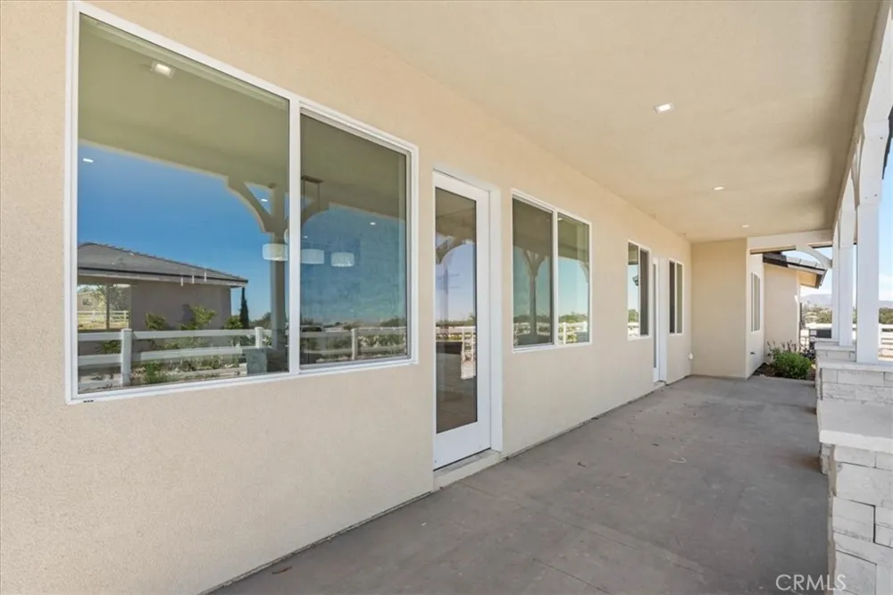 10830 Emerson Road Oak Hills, CA 92344