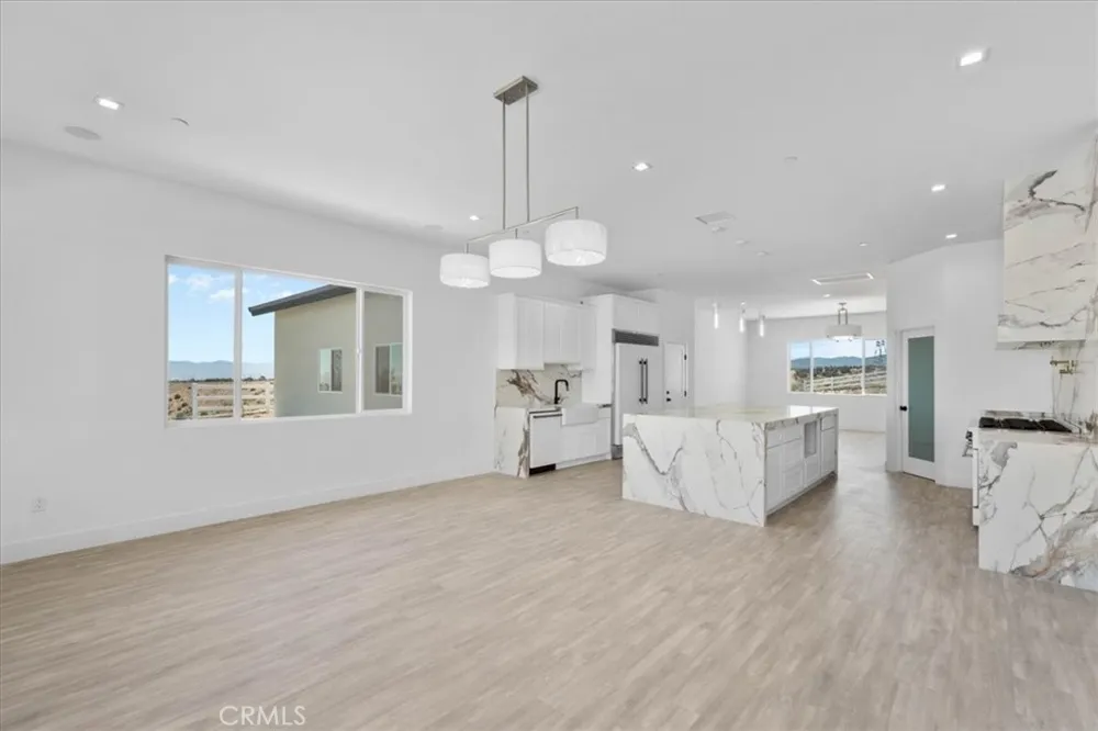 10830 Emerson Road Oak Hills, CA 92344