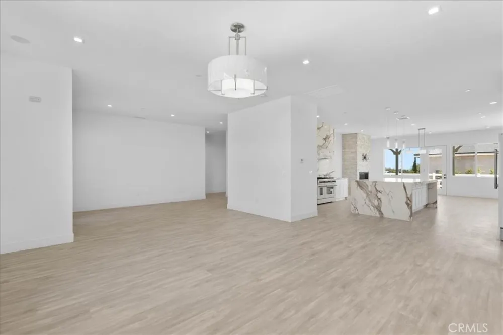 10830 Emerson Road Oak Hills, CA 92344