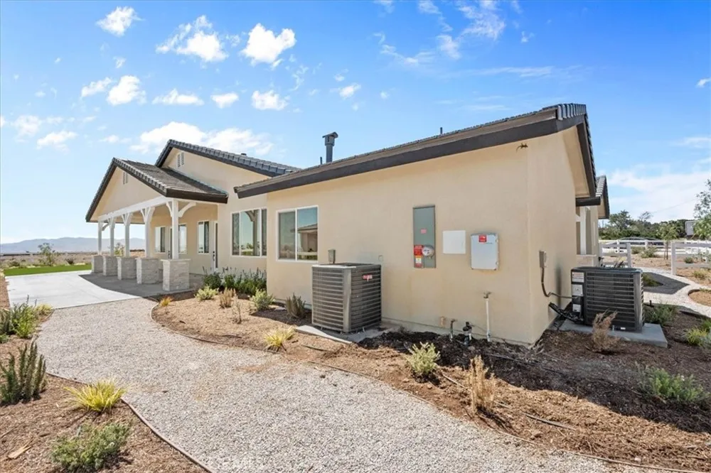 10830 Emerson Road Oak Hills, CA 92344
