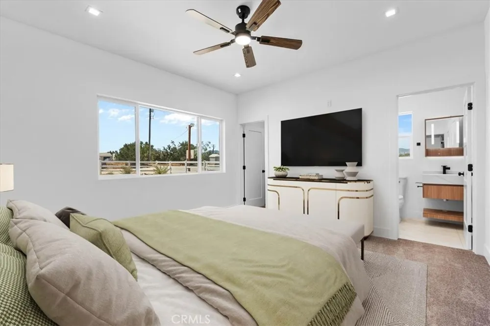 10830 Emerson Road Oak Hills, CA 92344