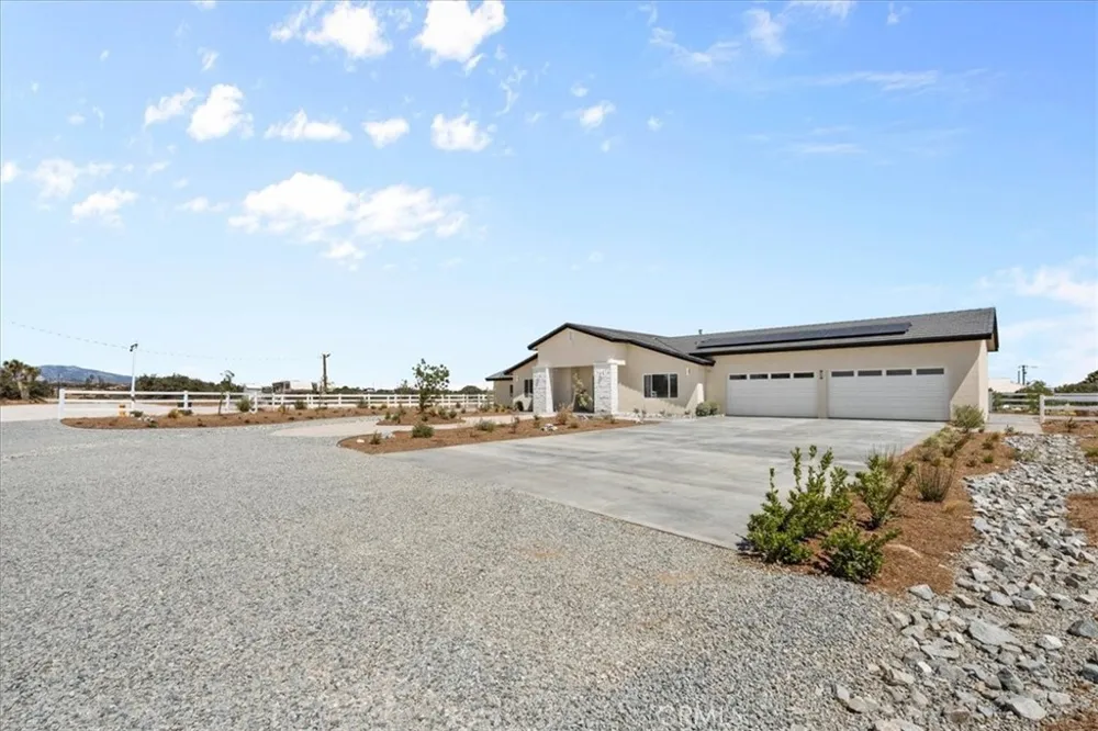 10830 Emerson Road Oak Hills, CA 92344