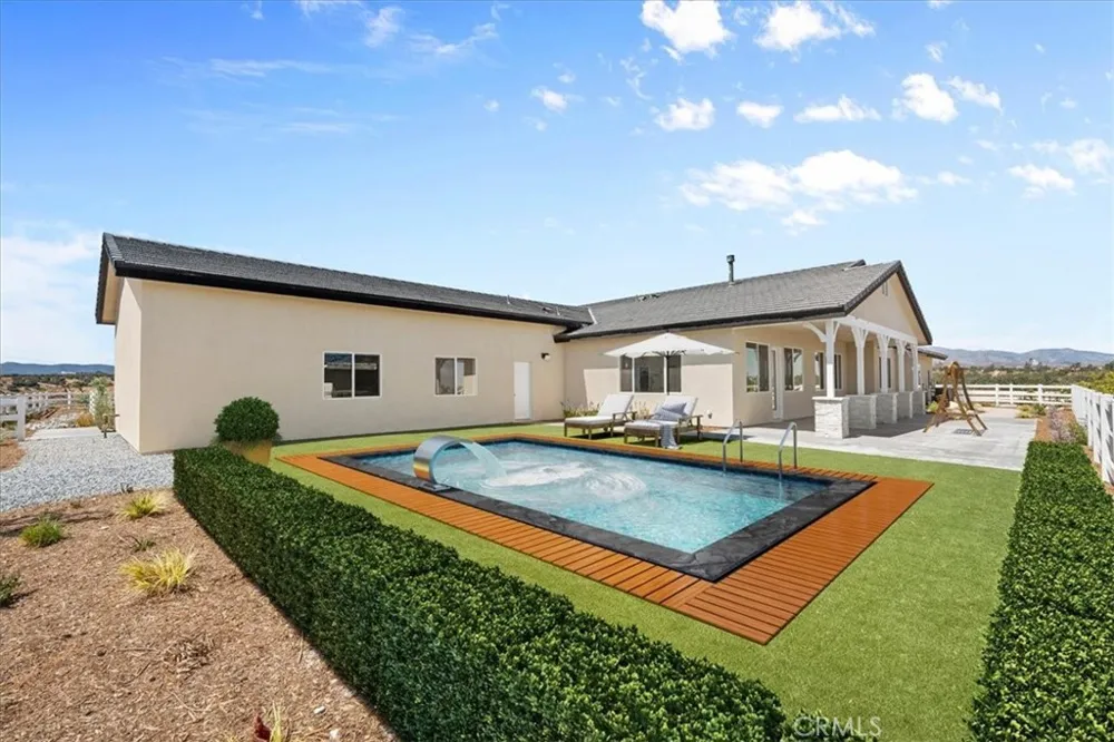 10830 Emerson Road Oak Hills, CA 92344