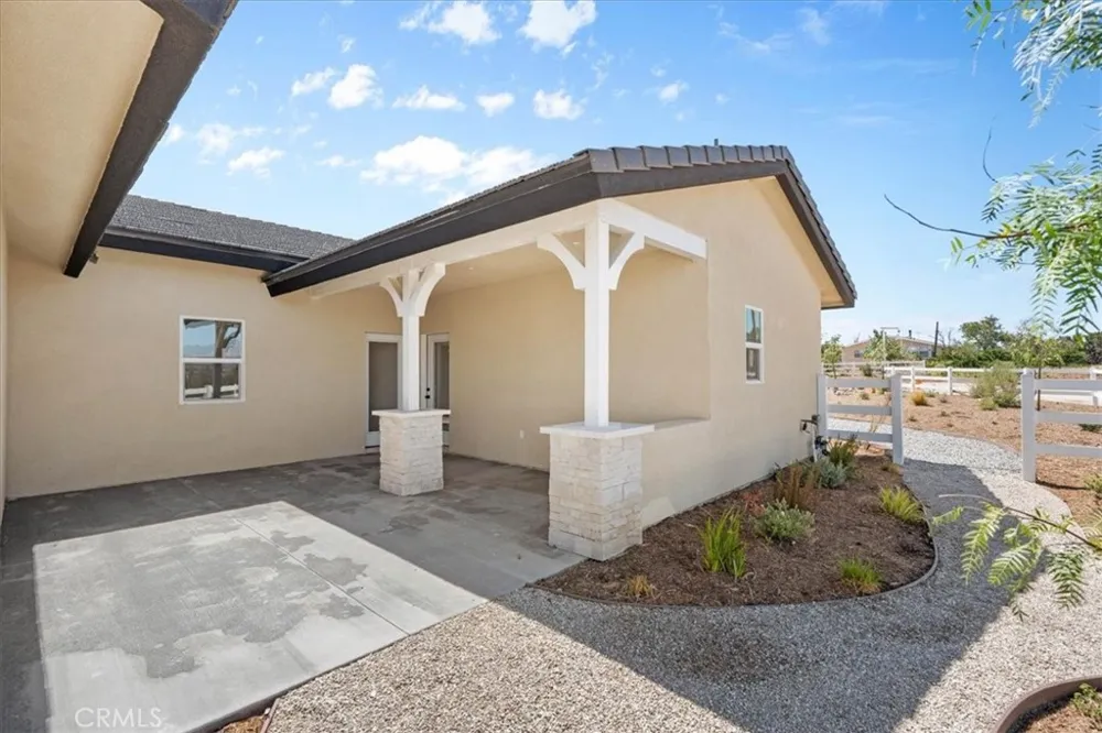 10830 Emerson Road Oak Hills, CA 92344