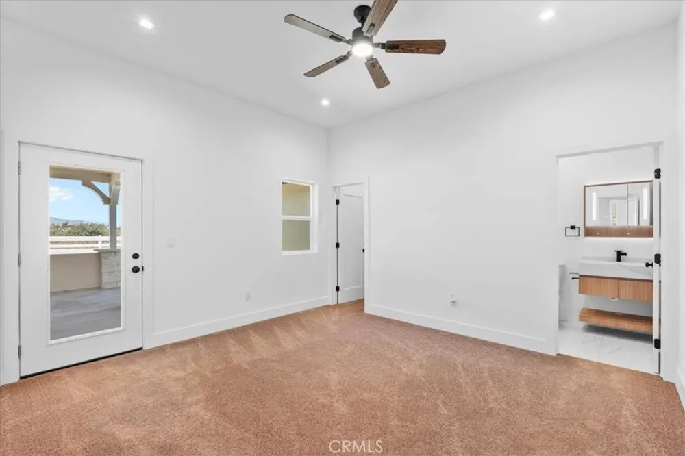 10830 Emerson Road Oak Hills, CA 92344