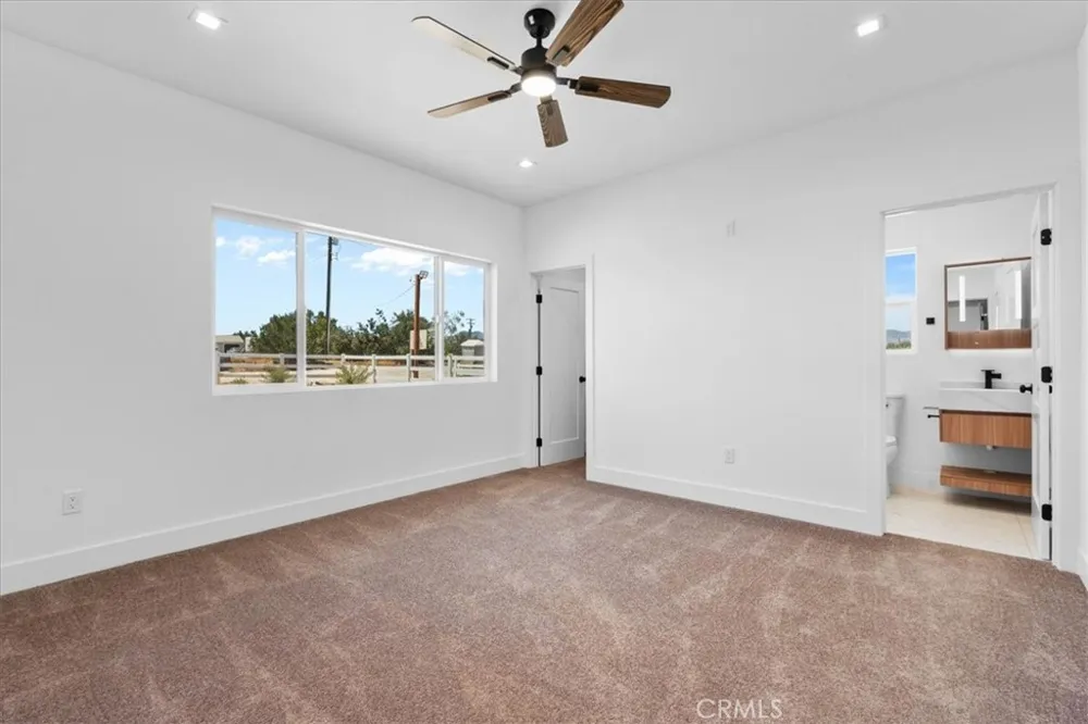 10830 Emerson Road Oak Hills, CA 92344