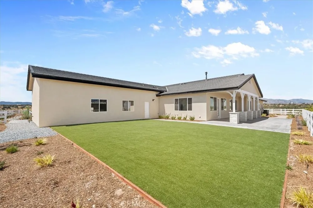 10830 Emerson Road Oak Hills, CA 92344