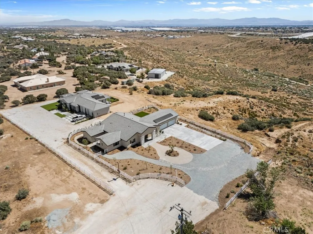 10830 Emerson Road Oak Hills, CA 92344