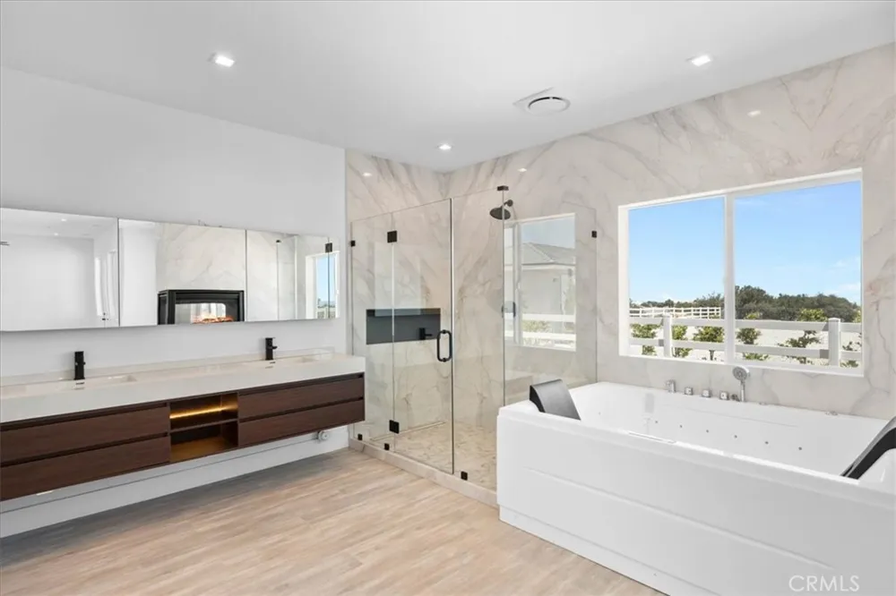10830 Emerson Road Oak Hills, CA 92344