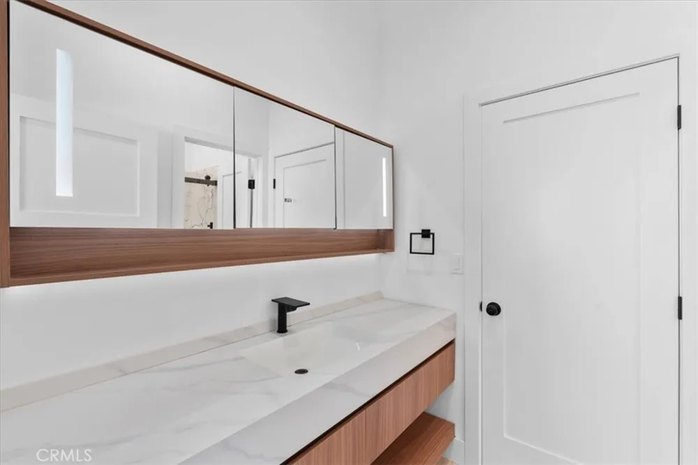 10830 Emerson Road Oak Hills, CA 92344