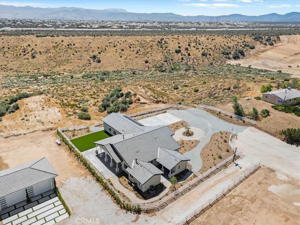10830 Emerson Road Oak Hills, CA 92344
