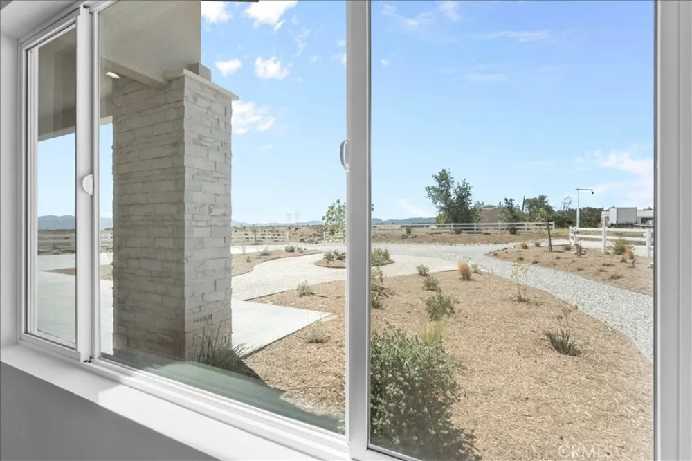 10830 Emerson Road Oak Hills, CA 92344