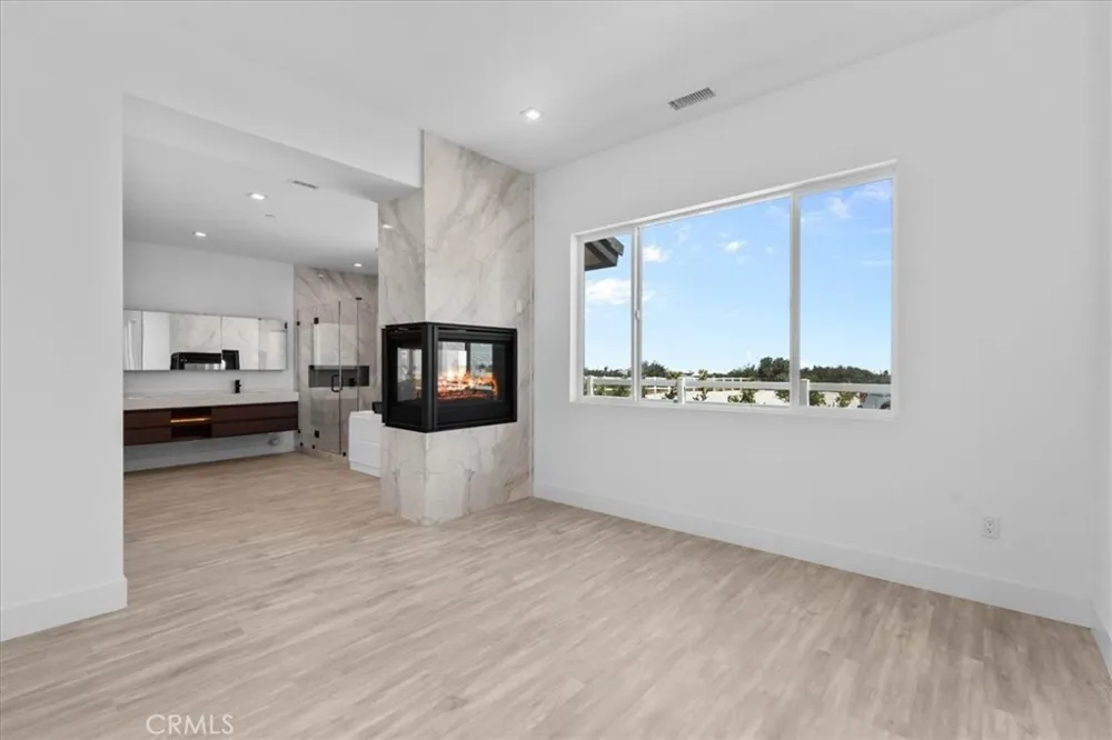 10830 Emerson Road Oak Hills, CA 92344