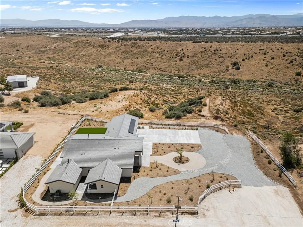 10830 Emerson Road Oak Hills, CA 92344