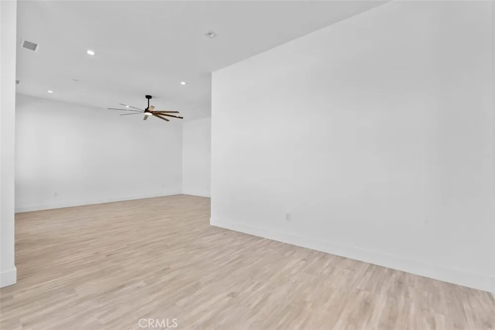 10830 Emerson Road Oak Hills, CA 92344