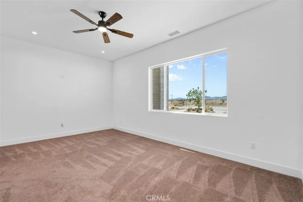 10830 Emerson Road Oak Hills, CA 92344