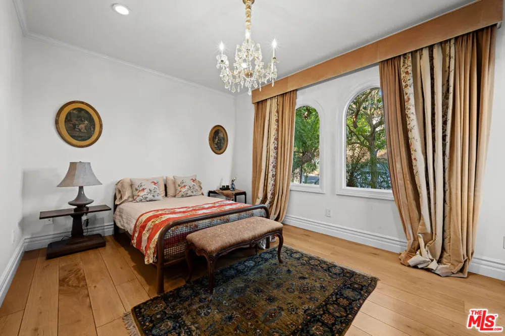 1575 Alexis Place Beverly Hills, CA 90210