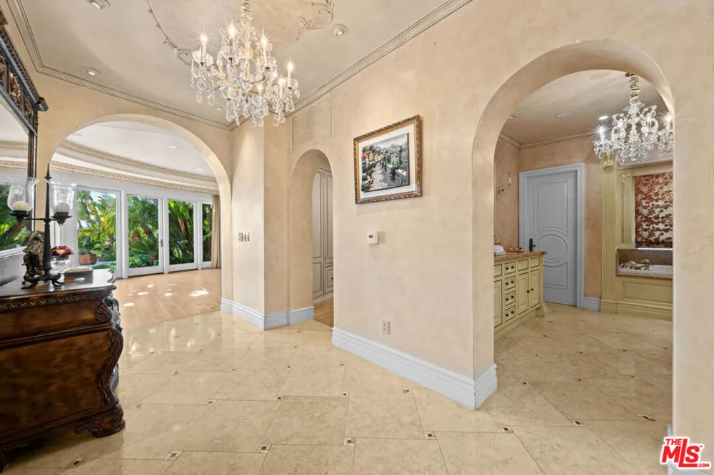 1575 Alexis Place Beverly Hills, CA 90210