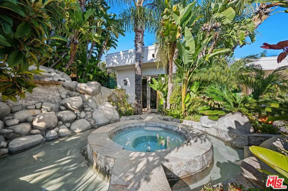 1575 Alexis Place Beverly Hills, CA 90210