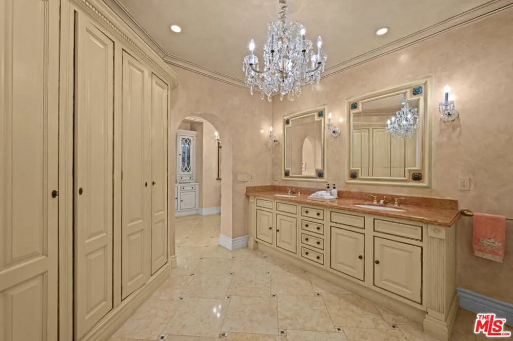 1575 Alexis Place Beverly Hills, CA 90210