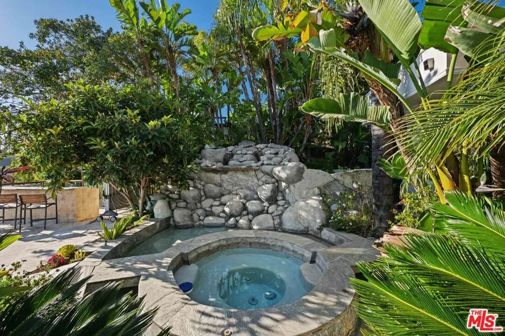 1575 Alexis Place Beverly Hills, CA 90210