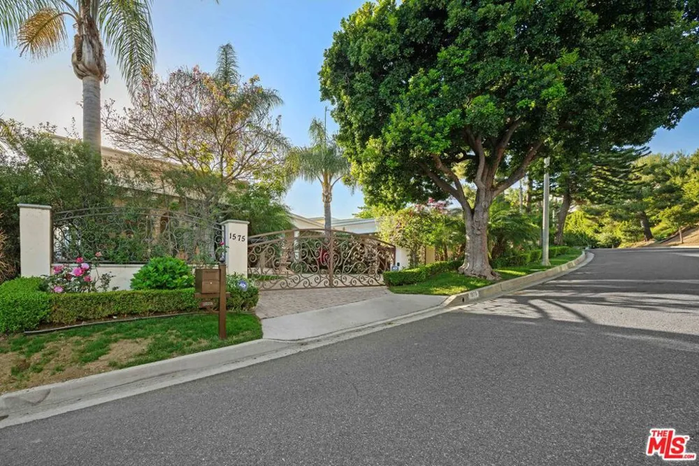 1575 Alexis Place Beverly Hills, CA 90210