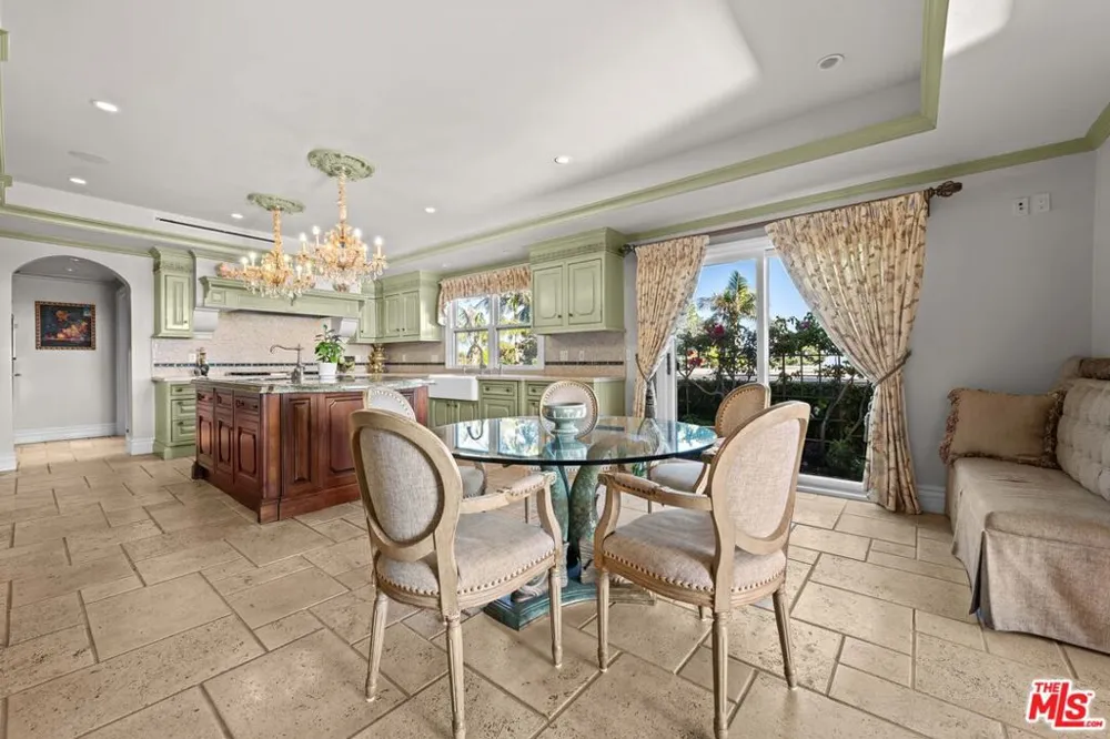 1575 Alexis Place Beverly Hills, CA 90210