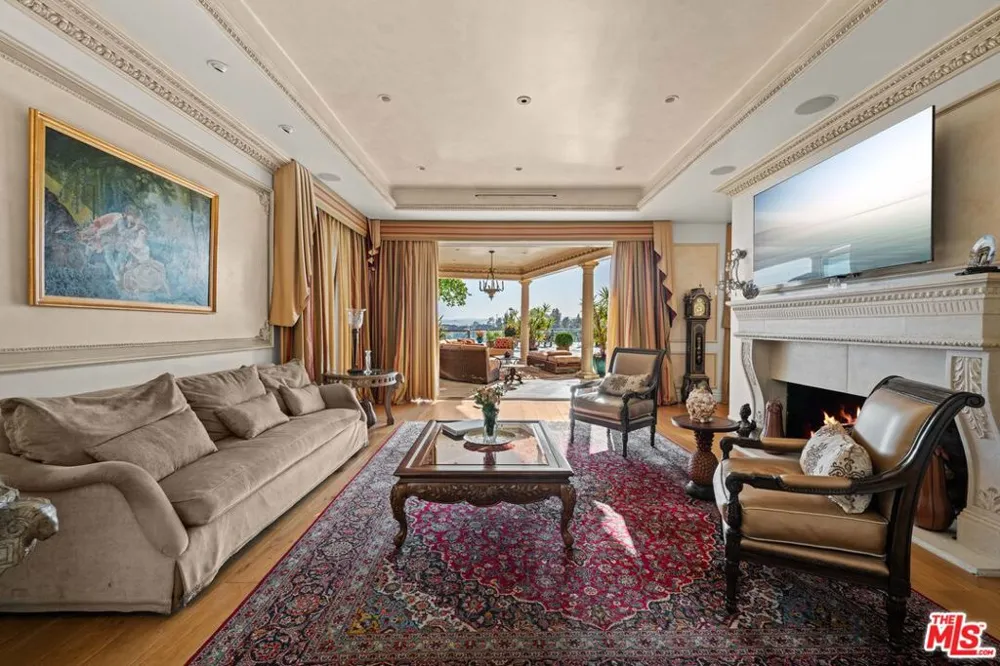 1575 Alexis Place Beverly Hills, CA 90210