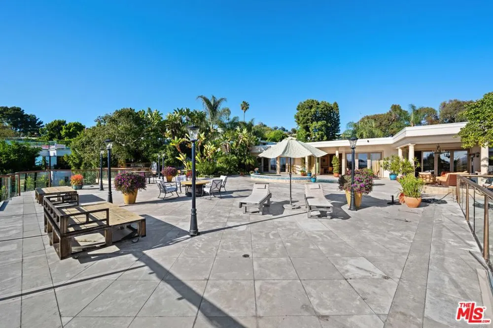 1575 Alexis Place Beverly Hills, CA 90210