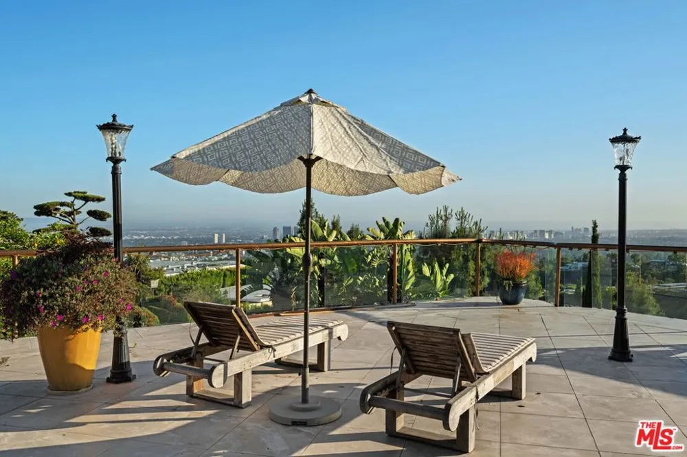 1575 Alexis Place Beverly Hills, CA 90210