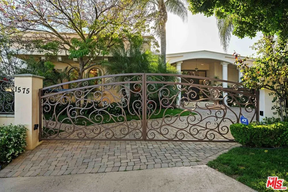 1575 Alexis Place Beverly Hills, CA 90210
