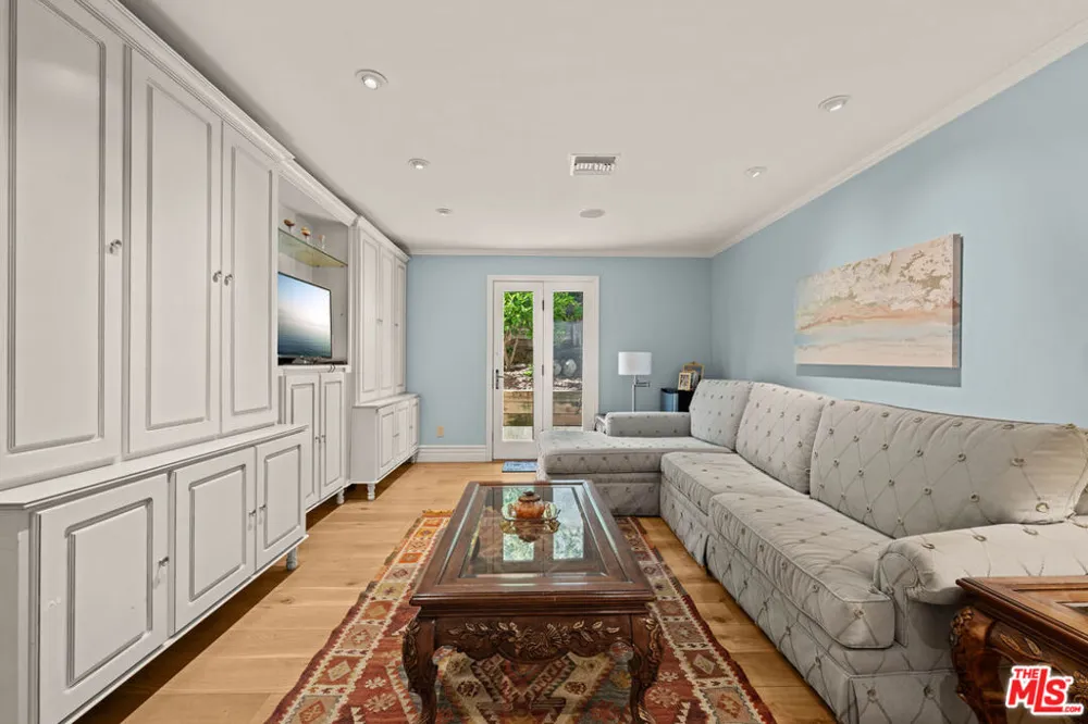1575 Alexis Place Beverly Hills, CA 90210