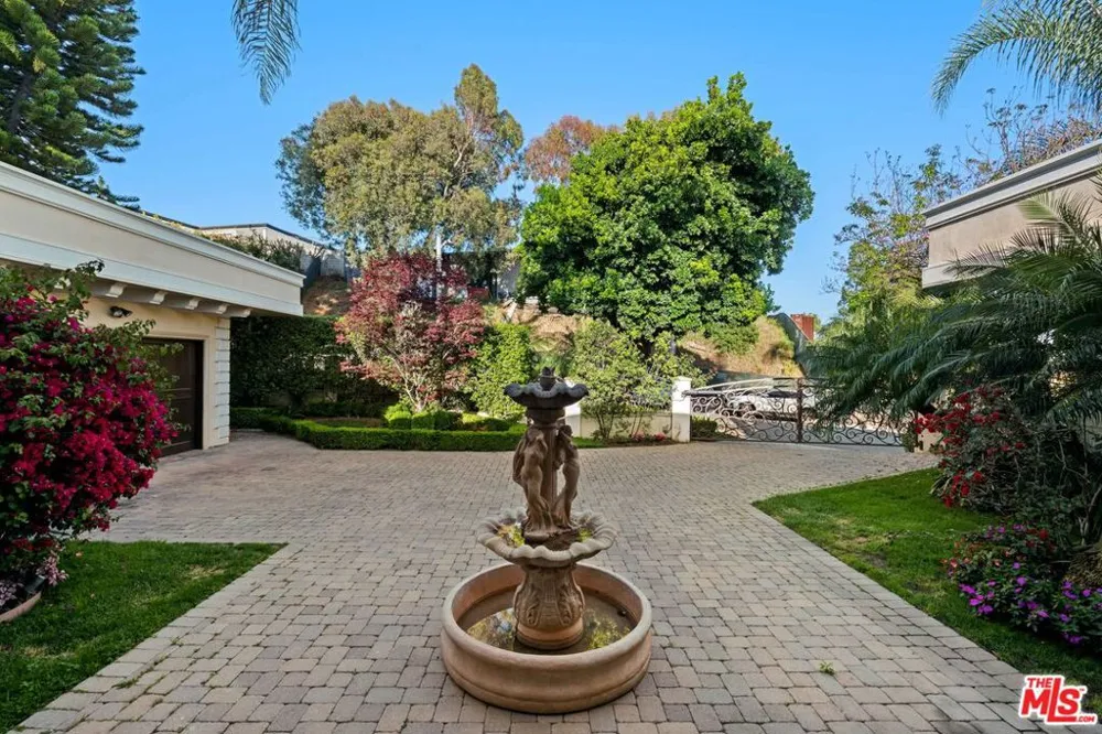 1575 Alexis Place Beverly Hills, CA 90210