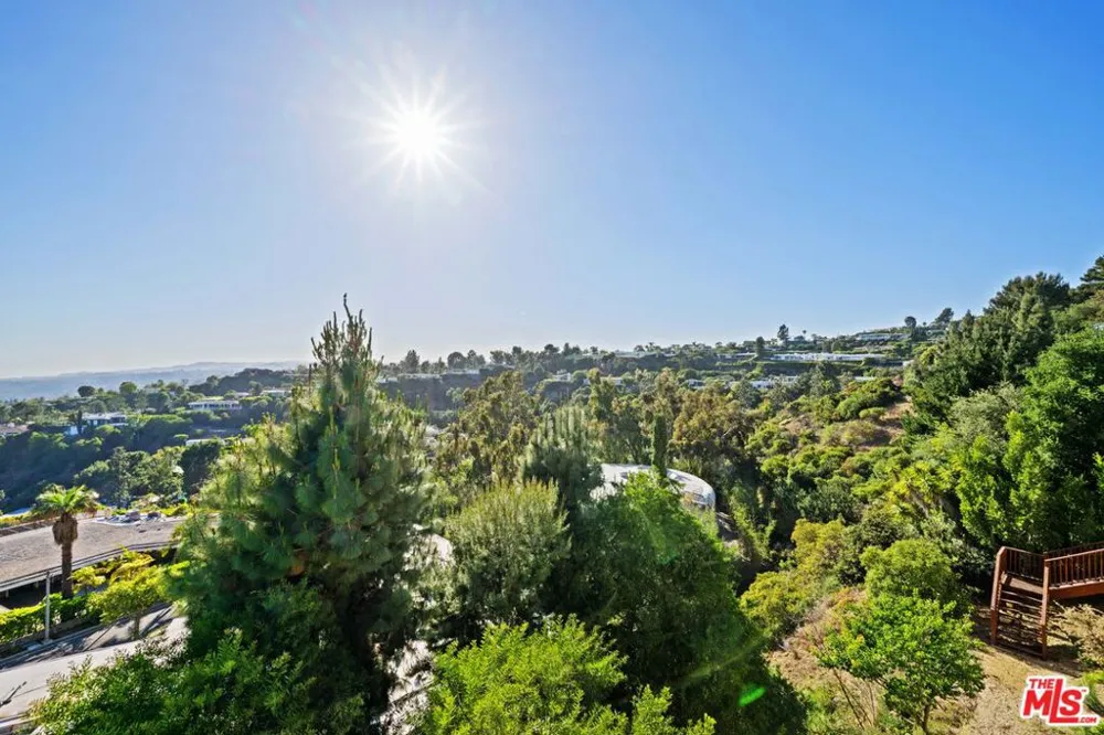 1575 Alexis Place Beverly Hills, CA 90210