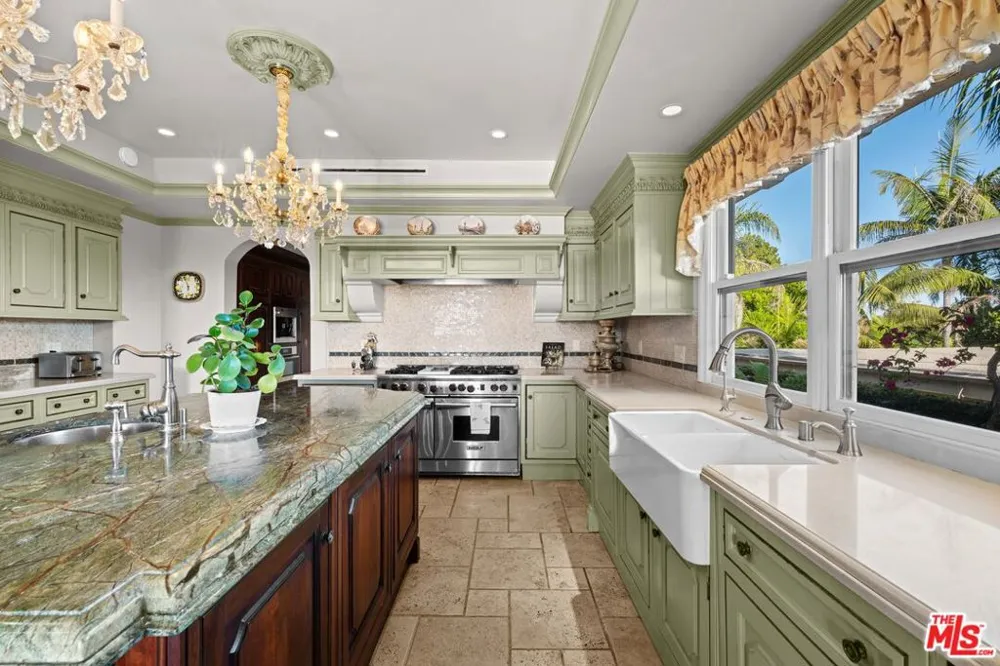 1575 Alexis Place Beverly Hills, CA 90210