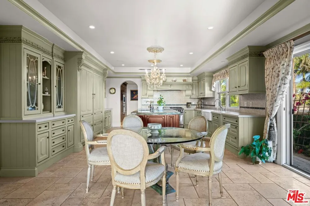 1575 Alexis Place Beverly Hills, CA 90210