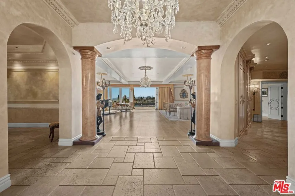 1575 Alexis Place Beverly Hills, CA 90210