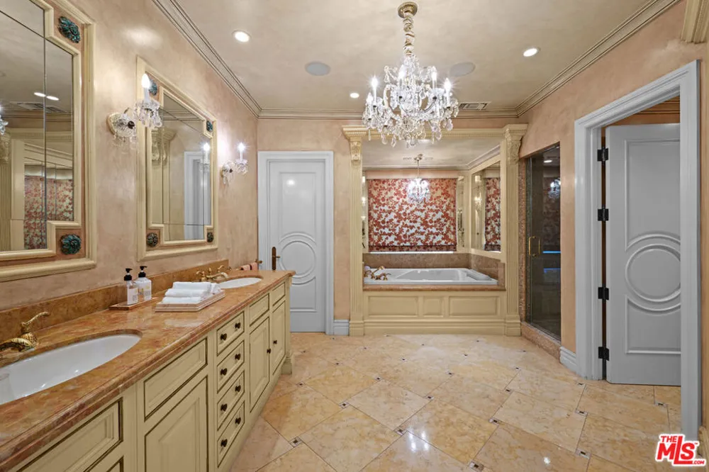 1575 Alexis Place Beverly Hills, CA 90210