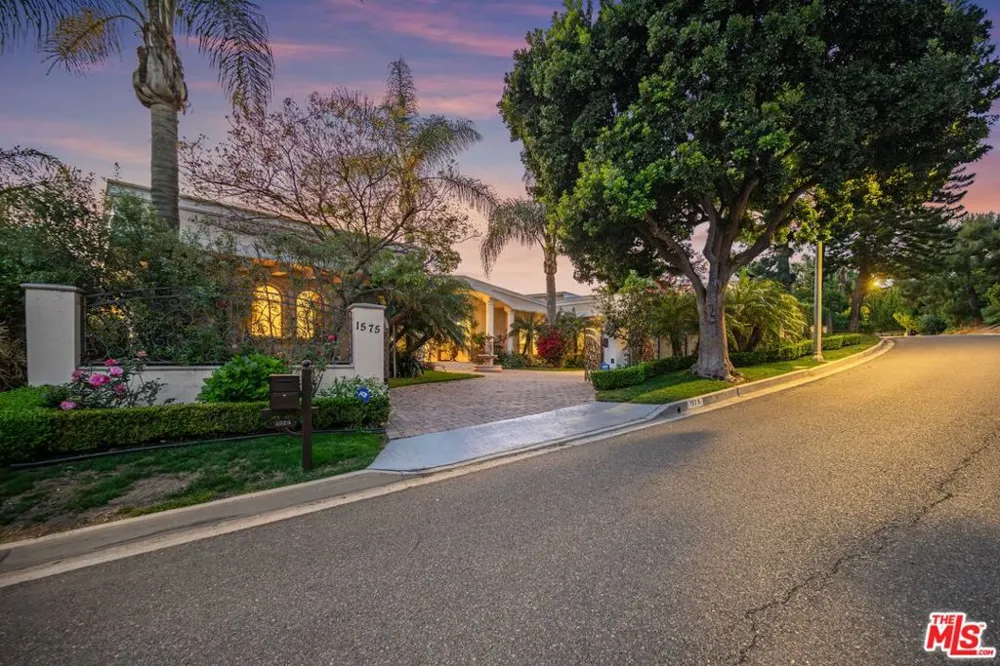 1575 Alexis Place Beverly Hills, CA 90210