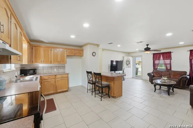 529 Guerra Ln Gonzales, TX 78629