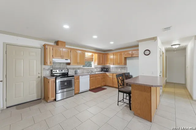 529 Guerra Ln Gonzales, TX 78629