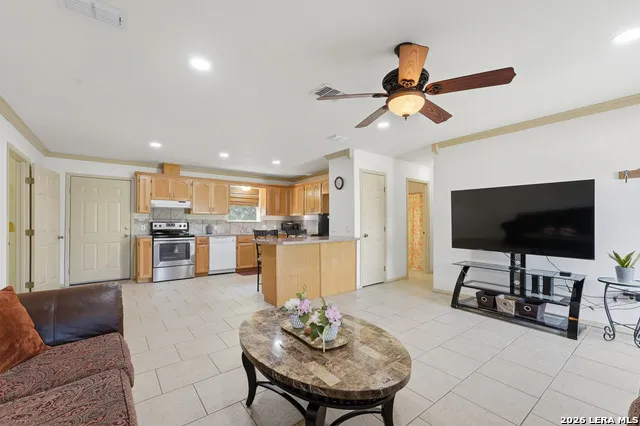 529 Guerra Ln Gonzales, TX 78629