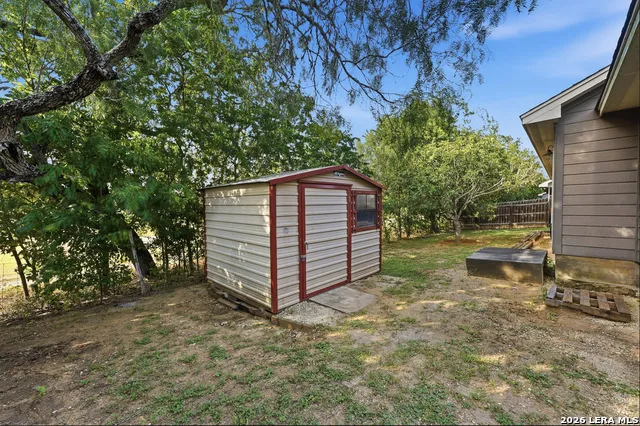 529 Guerra Ln Gonzales, TX 78629