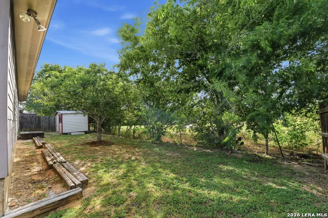 529 Guerra Ln Gonzales, TX 78629