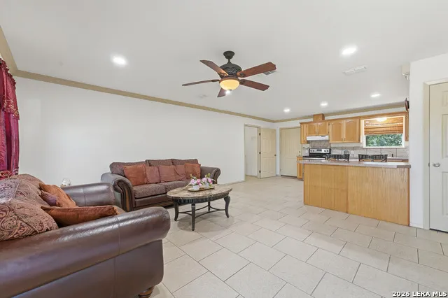 529 Guerra Ln Gonzales, TX 78629