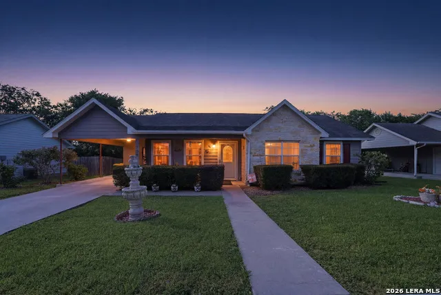 529 Guerra Ln Gonzales, TX 78629
